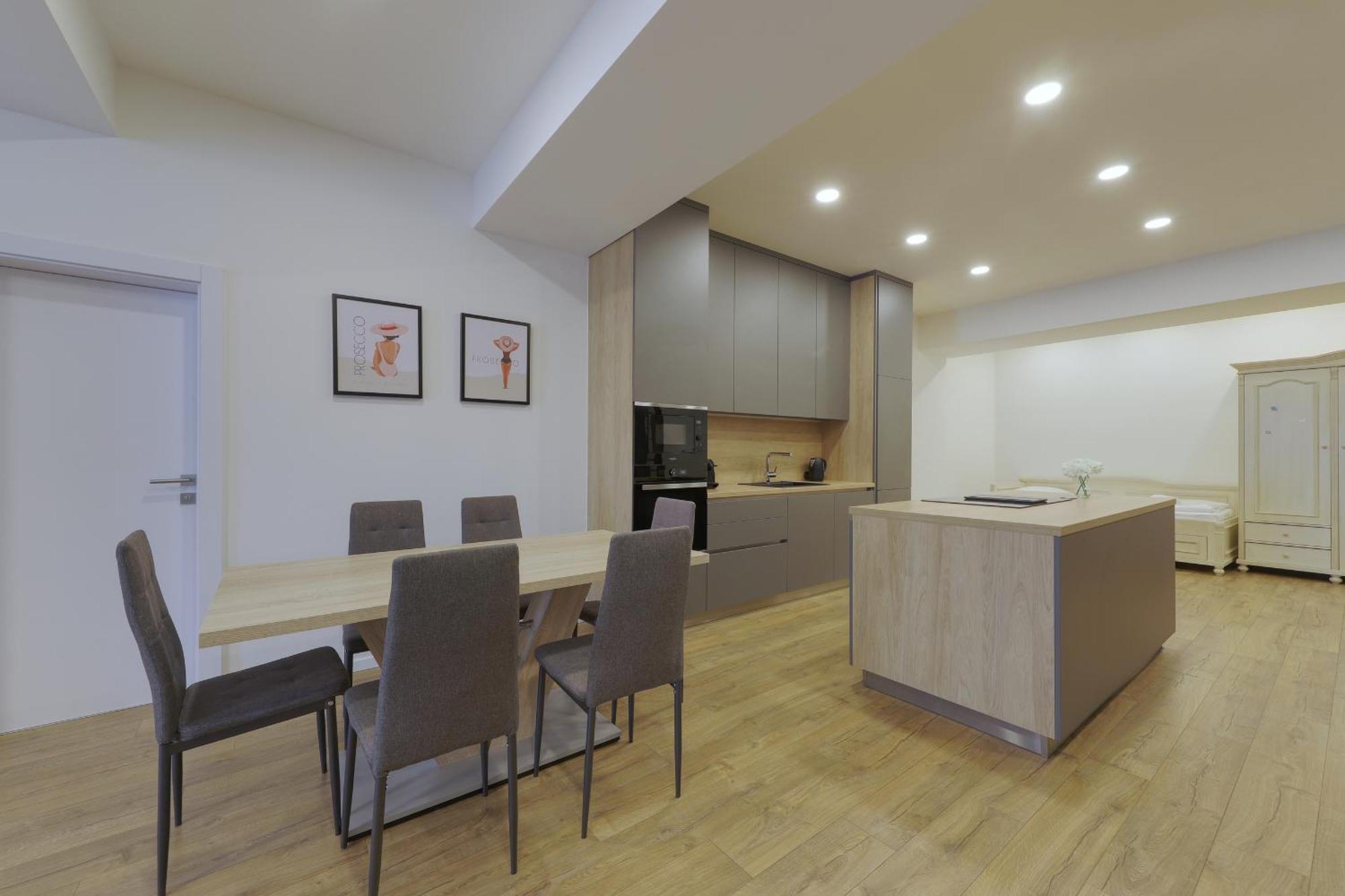 Shone Apartment Old Town 2 Bedroom Bratislava Exterior photo