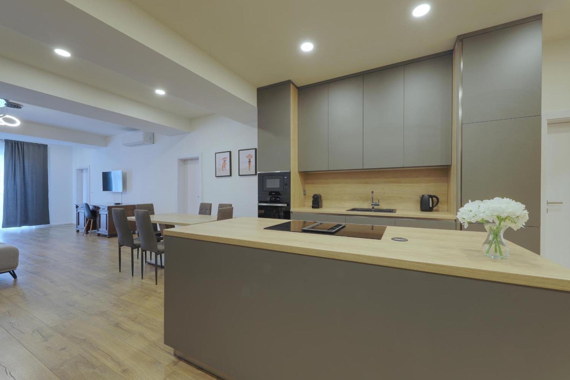 Shone Apartment Old Town 2 Bedroom Bratislava Exterior photo